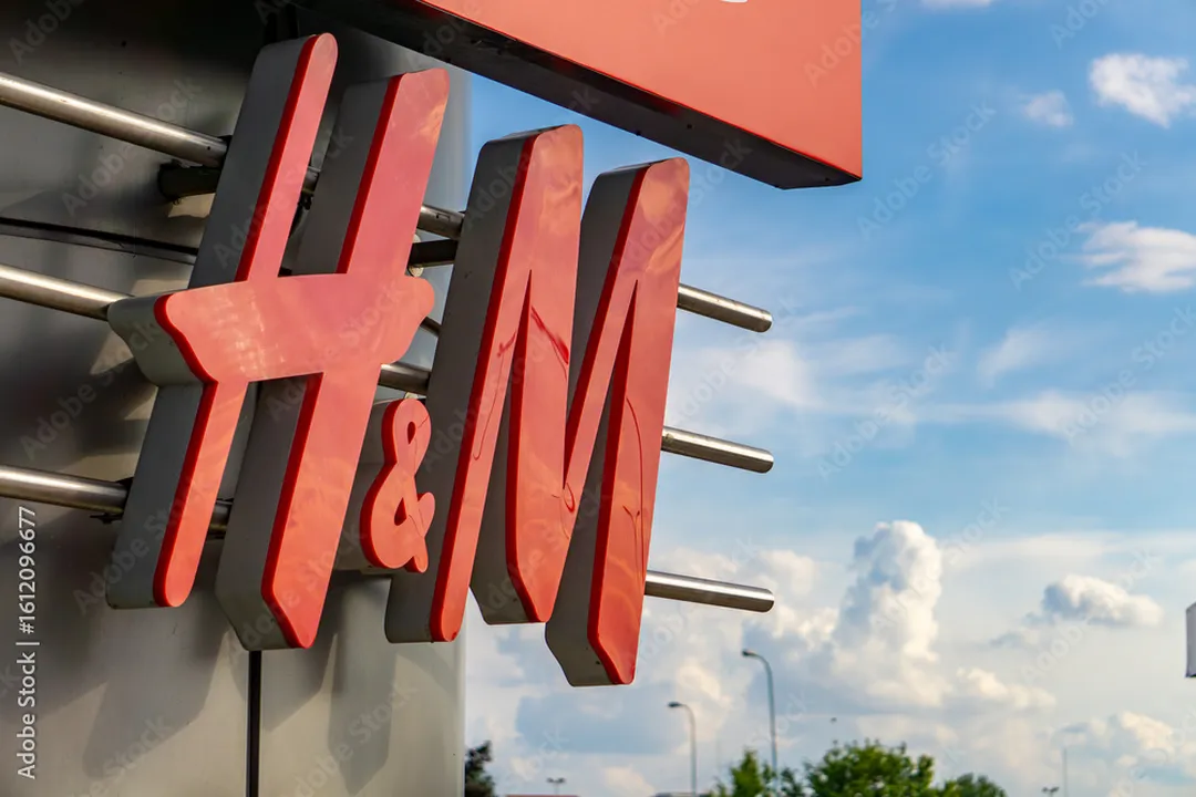 custom attractive storefront signage